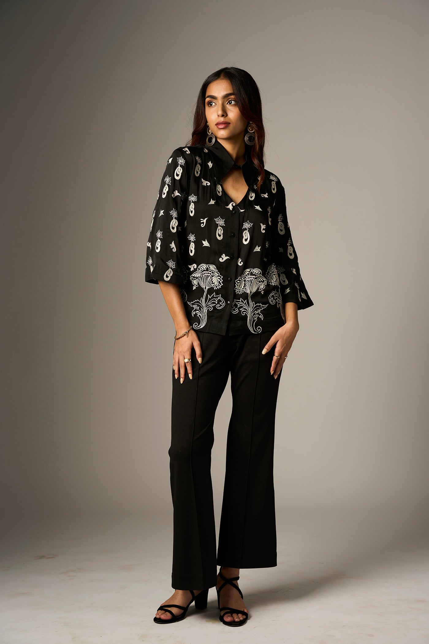 LEHR V NECK SHIRT