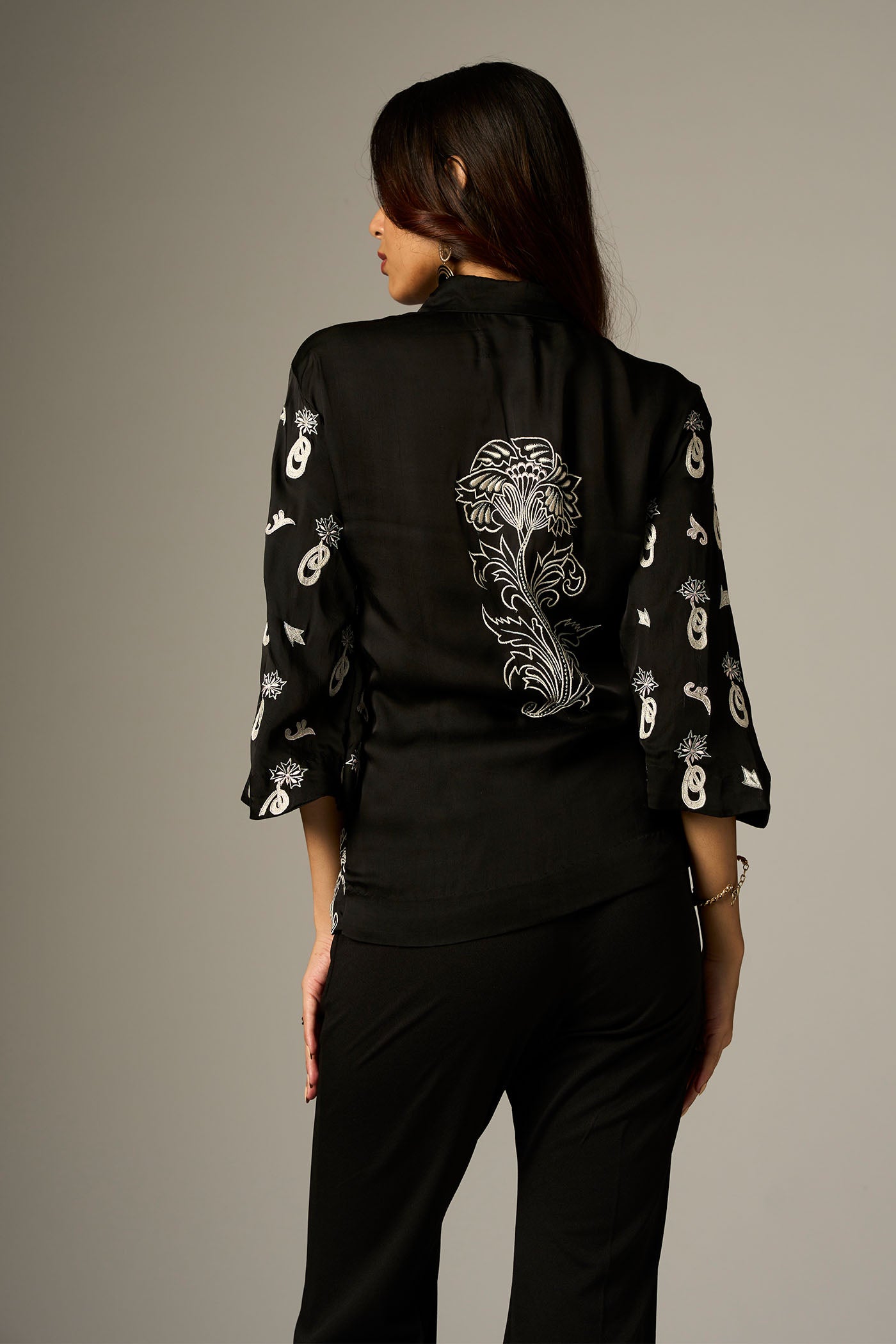 LEHR V NECK SHIRT