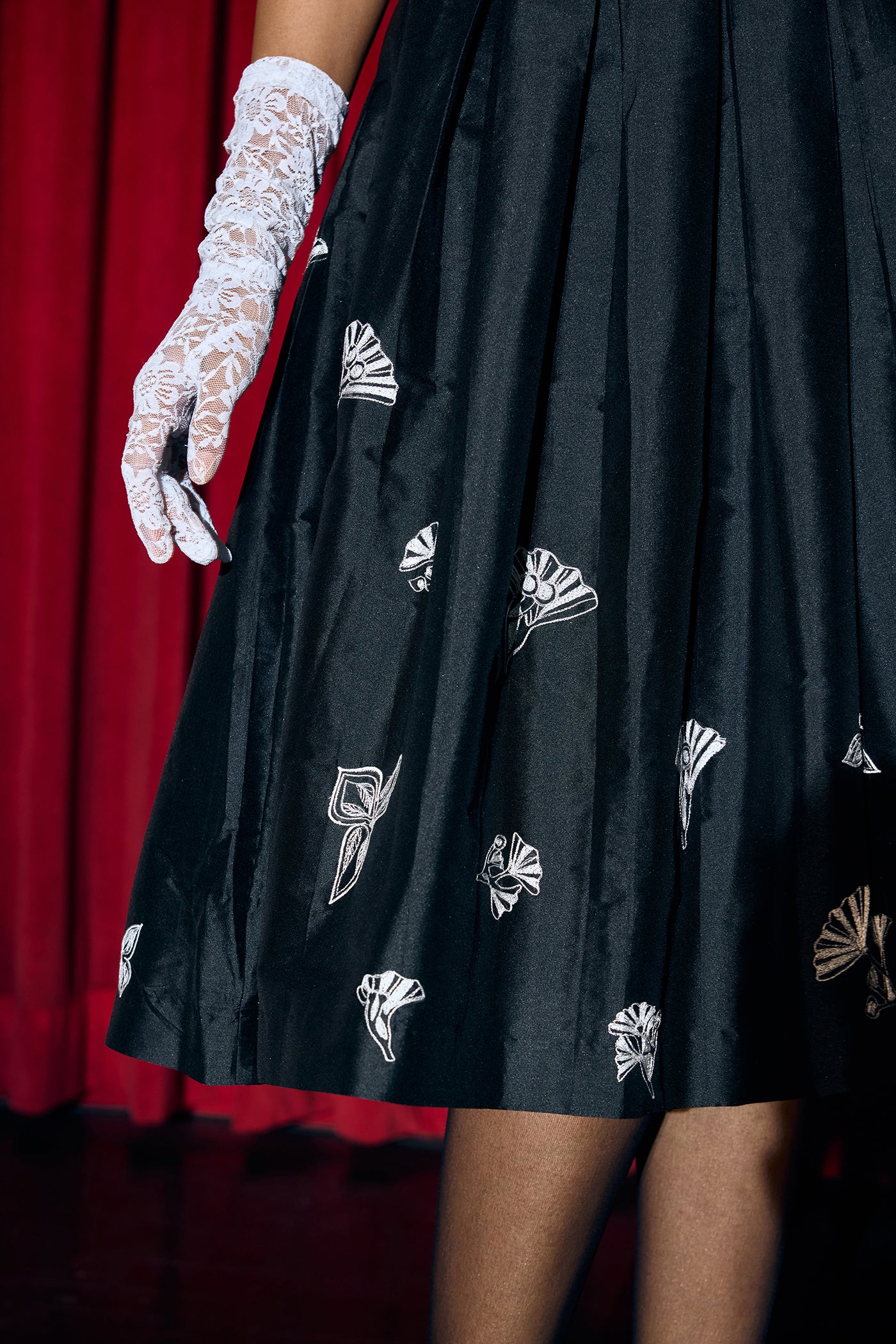 AIRA BOX PLEATED DRESS